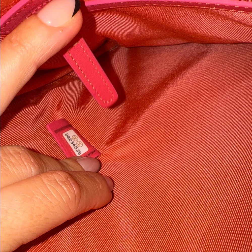 Authentic NEW CHANEL 19 Large Quilted Tweed O-Case in Coral/Pink - Picture 8 of 8